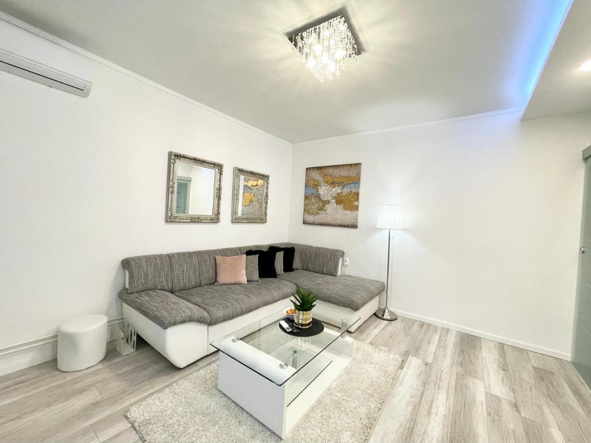 Apartment "Mimoza 1" Self Check-In, Self Check-Out Otočac Buitenkant foto